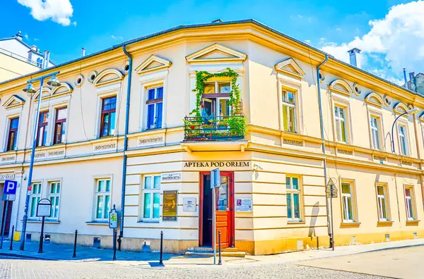 Krakow, Polonya - 21 Haziran 2018: Tarihsel Apteka Pod Orlem Getto Kahramanlar Meydanı üzerinde 21 Haziran Krakow şehrinde müze haline dönüştürülür