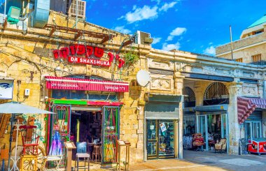TEL AVIV, ISRAEL - 25 Şubat 2016: 25 Şubat 'ta Tel Aviv' de Beit Eshel Caddesi, Jaffa 'da bulunan yerel mutfağın popüler kafe ve restoranları.
