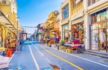 Tel Aviv, İsrail - 25 Şubat 2016: Bit pazarı eski Jaffa'nın şehrin önemli yerlerinden ilginç ürünler ve Hediyelik eşya, geniş yelpazesi ile üzerinde Şubat 25, Tel Aviv biri.