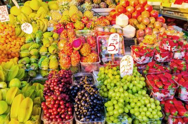 Carmel pazarındaki lezzetli taze meyveler, Jaffa, Tel Aviv, İsrail
