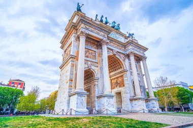 Arco della Pace veya Barış Kemeri, İtalya 'nın Parco Sempione kentinin girişinde duran Milanlıların en ikonik simgelerinden biridir.
