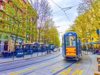 Corso Sempione, İtalya 'nın Milano kentindeki Arco della Pace' ten buraya uzanan geniş bir ağaçlık alandır.
