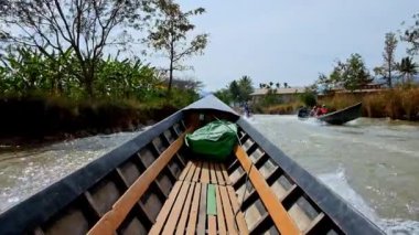 Inle Gölü 'nden ve Inn Thein Deresi' nden geçen Myanmar