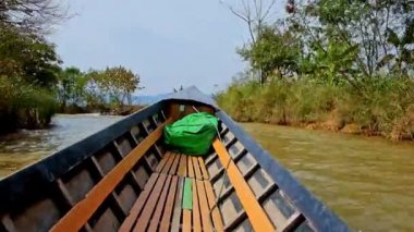 Inle Gölü ve Inn Thein Creek, Myanmar 'da kayak gezisi.