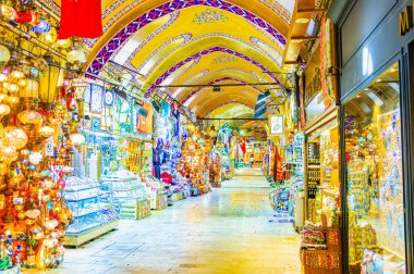 İSTANBUL, TURKEY - 13 Ocak 2015: Kalpakcilar Caddesi, altın kuyumcuları sokağı, 13 Ocak 'ta İstanbul' da.