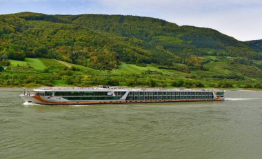 Nehir Tuna Nehri, Avusturya üzerinde mavi yolculuk