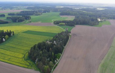 Çek Cumhuriyeti, Güney Bohemya manzarasında sıcak hava balonundan manzara