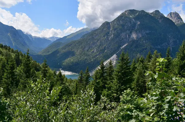 Sella Nevea, İtalya 'nın kuzeyindeki Julian Alpleri manzarası