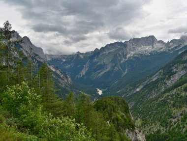 Slovenya 'nın Julian Alplerindeki Vrsiç Geçidi' nden Triglav Ulusal Parkı manzarası