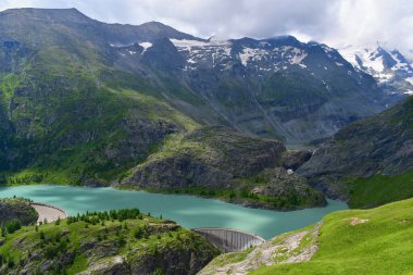 Margaritze rezervuarı Avusturya 'nın Hohe Tauern kentindeki Pasterze ve Grossglockner' ın eteklerinde bulunur.