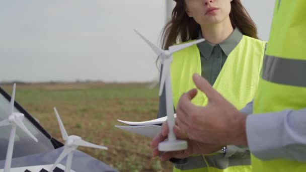 Team Caucasian Engineers Standing Wind Turbine Field Discussing Project Shot — Stock Video
