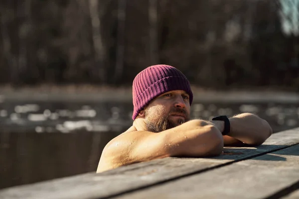 Caucasian Adult Man Leaning Wooden Pier Frozen Lake — Stock Photo, Image