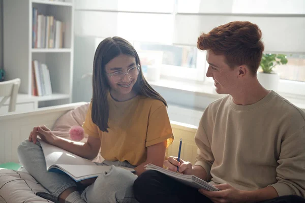 Two Caucasian Teenagers Sitting Back Back Floor Learning Books Smile — Stock Photo, Image