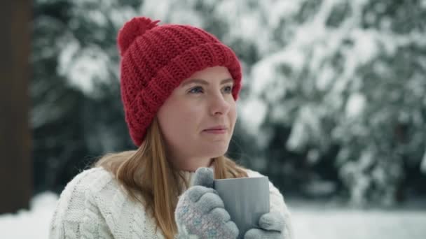 Caucasian Woman Standing Outdoors Winter Drinking Hot Tea Shot Red — Video