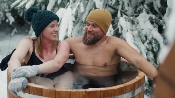 Caucasian Woman Man Winter Bath Frozen Water Shot Red Helium — 图库视频影像