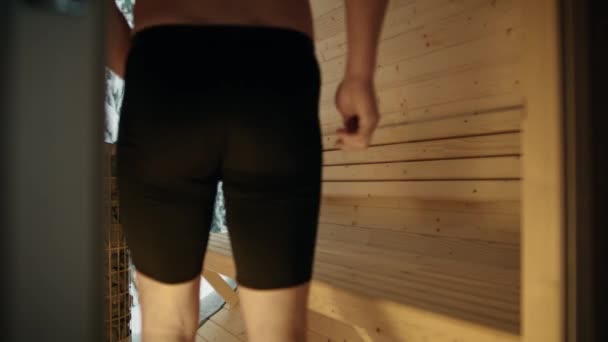Caucasian Adult Couple Enter Sauna Winter Shot Red Helium Camera — Vídeos de Stock