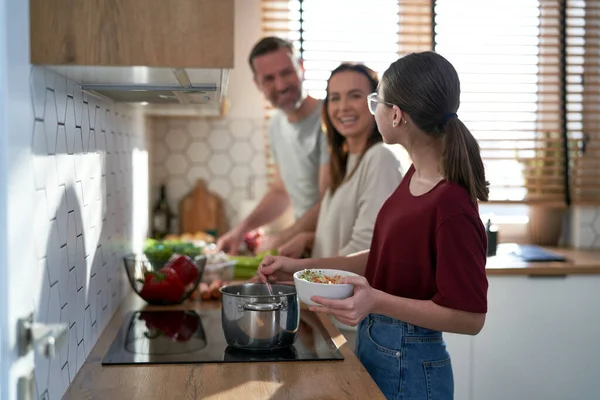 Caucasian Family Cooking Dinner Together — Stock Photo, Image