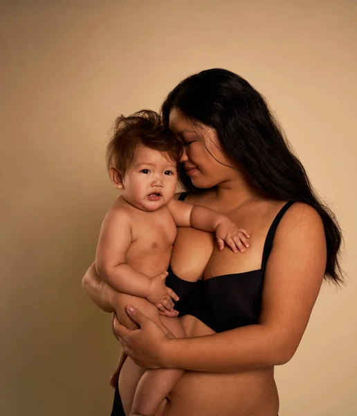 Asian Woman Underwear Embracing Toddler — Stock Photo, Image