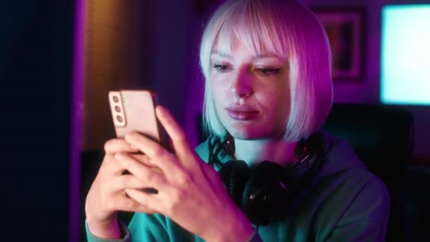 Serious Young Caucasian Woman Browsing Mobile Phone While Break Playing — Stock Video