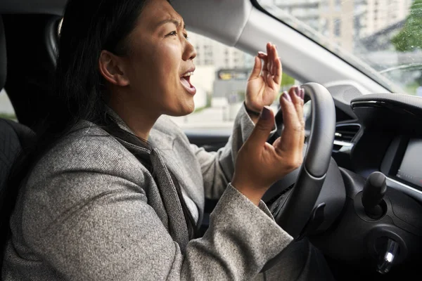 Frustrated Chinese Woman Screaming While Driving Car — Stock Photo, Image