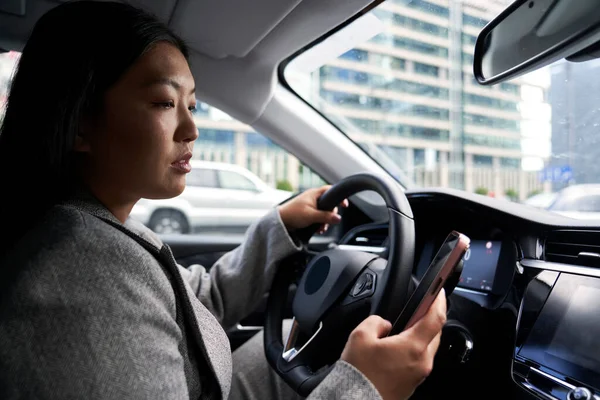 Chinese Woman Using Mobile Phone While Driving Car — Stock Photo, Image