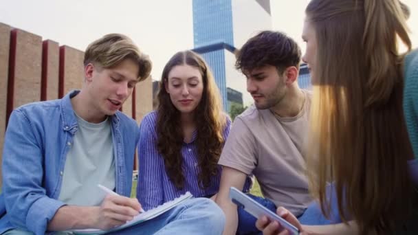 Group Caucasian Students Studying University Campus Shot Red Helium Camera — Stock Video