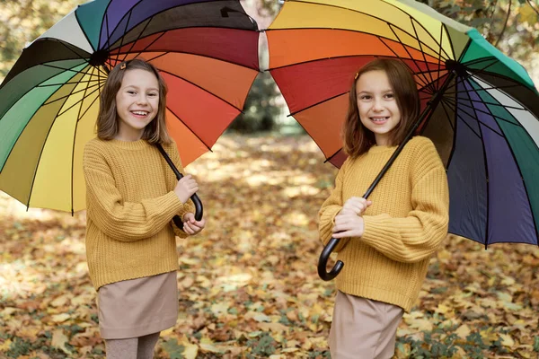 Portrait Sisters Walking Colorful Umbrella — Stock Photo, Image