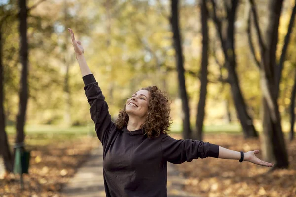 Energetic Caucasian Woman Park Autumn Arms Outstretched — Stock Photo, Image