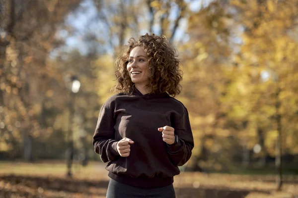 Caucasian Woman Jogging Park Autumn — Stock Photo, Image