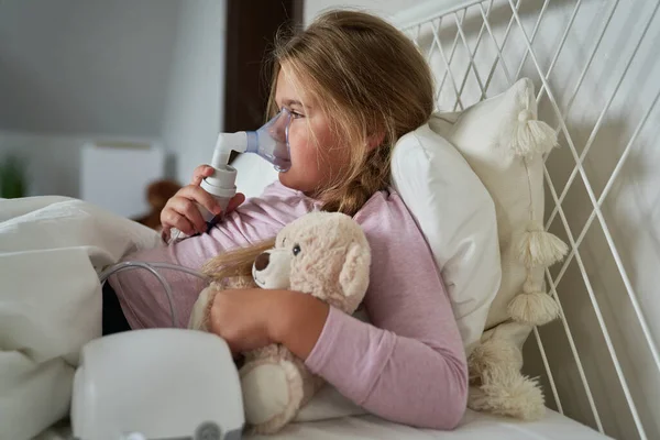 Elementary Age Girl Using Nebulizer Bed Home — Stock Photo, Image