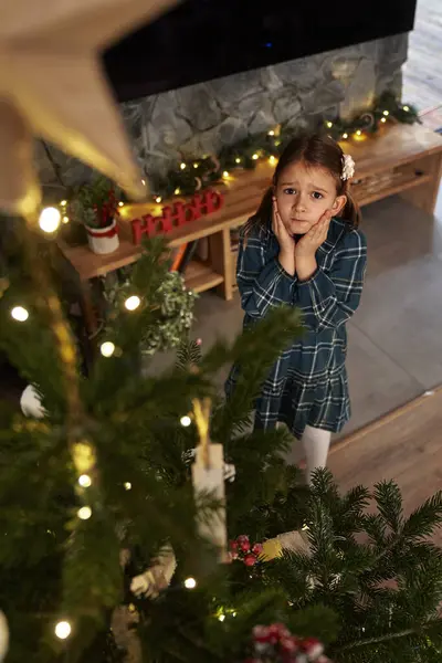 Amazed Girl Looking Christmas Tree — Stock Photo, Image