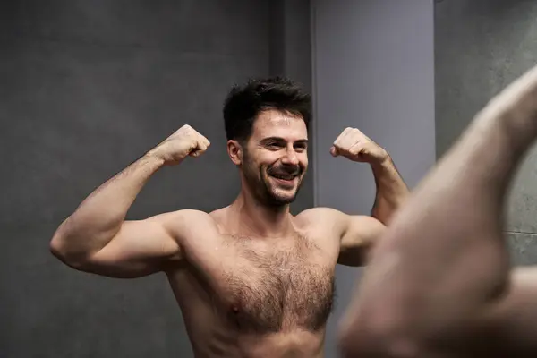 Caucasian Man Flexing Muscles Mirror — Stock Photo, Image