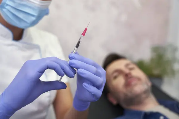 Doctor Preparing Syringe Beauty Procedure Man — Stock Photo, Image