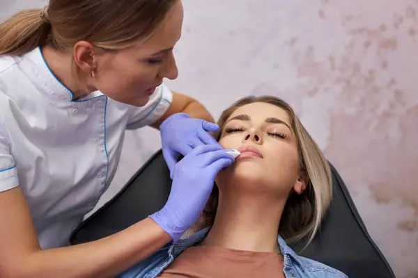 Beautician Cleaning Patient Face Beauty Procedure Royaltyfria Stockbilder