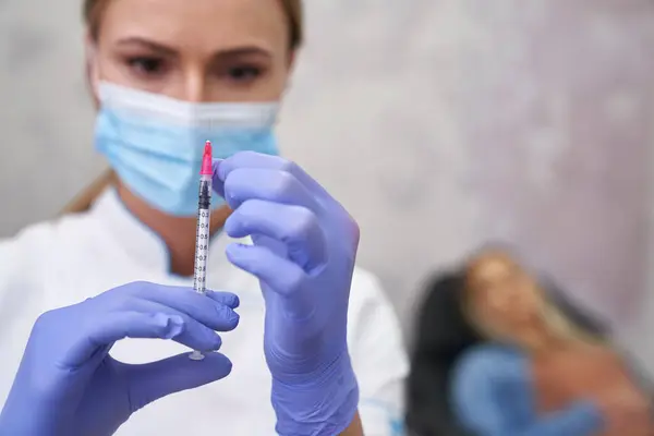 Doctor Preparing Syringe Beauty Procedure — Stock Photo, Image