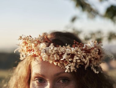 Akşam Güneşi Altında Çiçek Tacının Yakın Çekimi