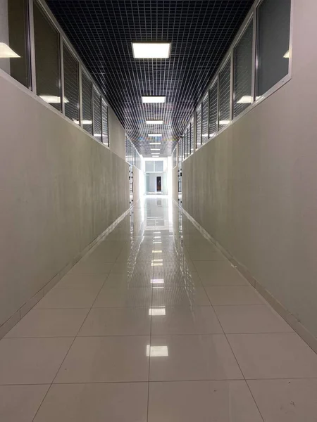 Lungo Corridoio Interno Edificio Moderno — Foto Stock