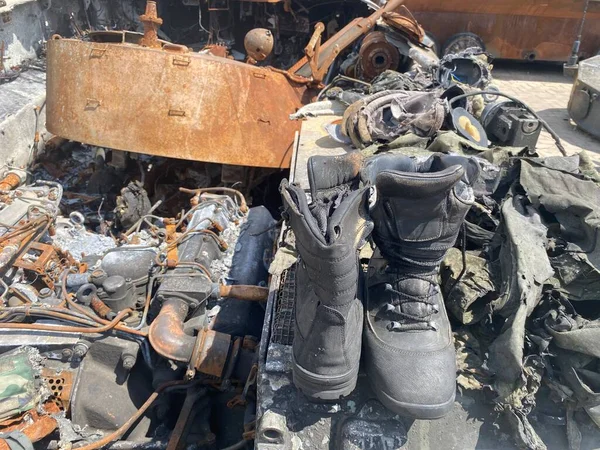 Boots Russian Soldier Destroyed Tank Center Kyiv Stockfoto