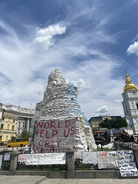 Ukraine Stadt Kiew Denkmal Für Prinzessin Olga Mit Sandsack Bedeckt Stockbild