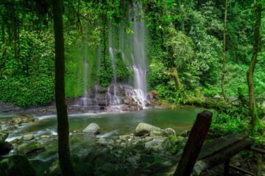 Endonezya 'nın güzel sabah manzarası. Gün boyunca güzel şelale