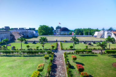 Kuzey Bengkulu 'daki Endonezya güzelliği çeltik tarlaları. Endonezya' nın dağları ve tropikal ormanlarının doğal sabah manzarası.