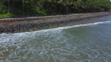 Güzel bir sabah manzarası Endonezya plaj havası Gökyüzü renkleri ve fırtına mevsimi