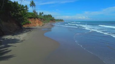 Güzel bir sabah manzarası Endonezya plaj havası Gökyüzü renkleri ve fırtına mevsimi