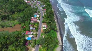 Güzel bir sabah manzarası Endonezya plaj havası Gökyüzü renkleri ve fırtına mevsimi