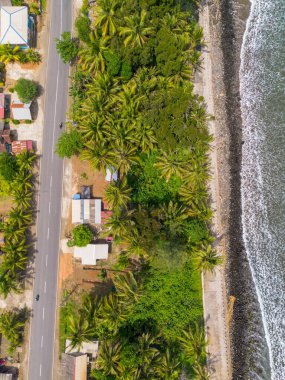 Güzel bir sabah manzarası Endonezya plaj havası Gökyüzü renkleri ve fırtına mevsimi