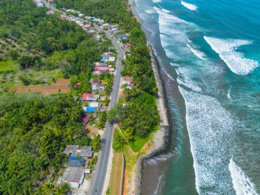 Güzel bir sabah manzarası Endonezya plaj havası Gökyüzü renkleri ve fırtına mevsimi