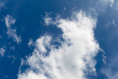 Doğa tuvali sükunetin renklerine boyanmış.