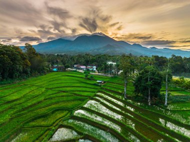 Güzel bir sabah manzarası Endonezya manzara plajı güzellik rengi ve gökyüzü doğal ışığı