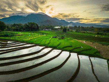 Güzel bir sabah manzarası Endonezya manzara plajı güzellik rengi ve gökyüzü doğal ışığı