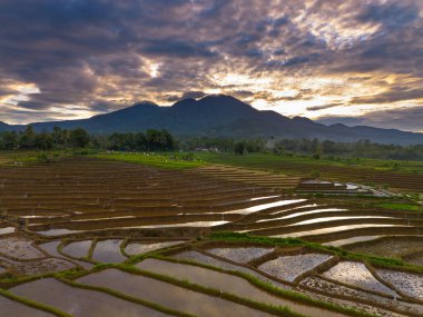 Güzel bir sabah manzarası Endonezya manzara plajı güzellik rengi ve gökyüzü doğal ışığı